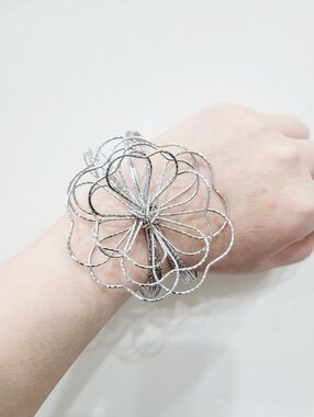 Brand New Handmade Silver Tone Wired Flower Bangle Bracelet